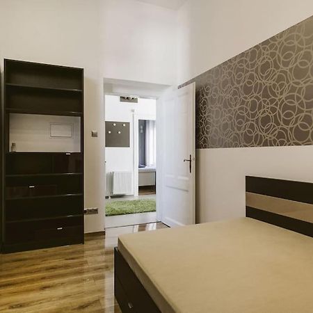 Lovely Purplish Apartment Heart Of The City Budapest Exterior photo