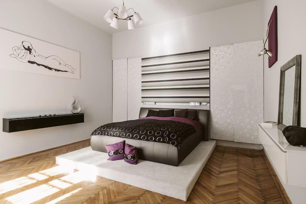 Lovely Purplish Apartment Heart Of The City Budapest Exterior photo